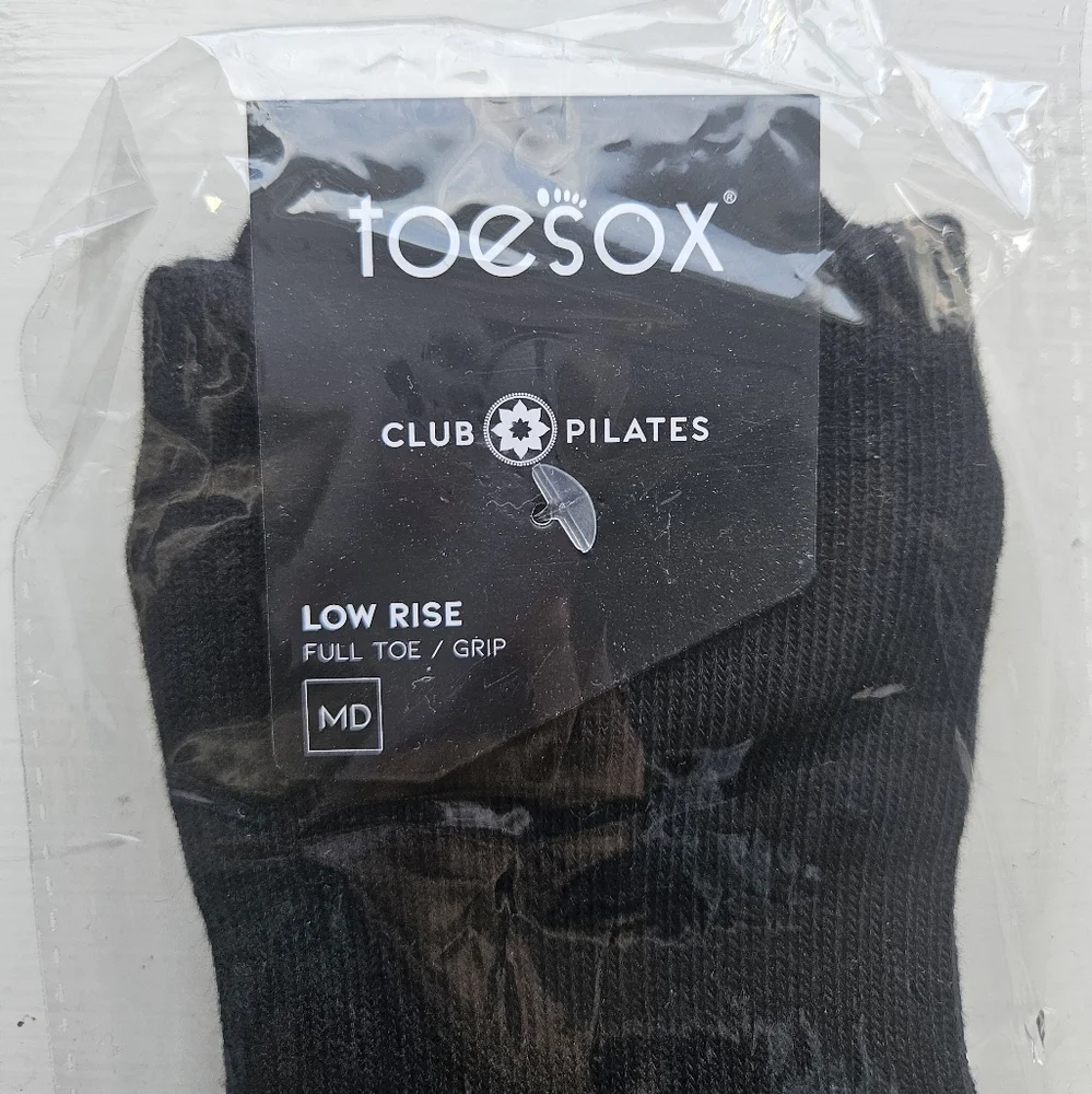 NWT ToeSox Club Pilates 100 Rhinestone Black Low Rise Grip Socks - Picture 3 of 8